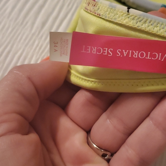 Victoria’s Secret bikini top size 34 A - Picture 3 of 4